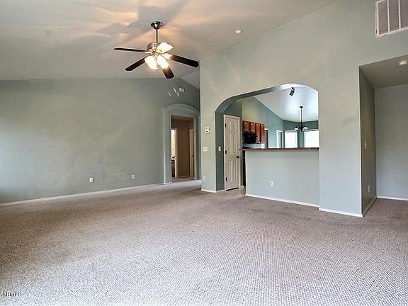 3rd image of 914 W Weston Trl