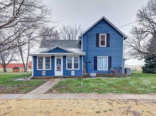 317 4th Ave, Low Moor, IA 52757