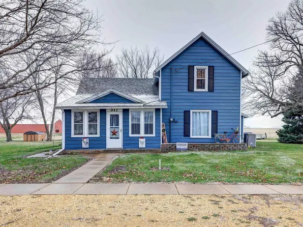 317 4th Ave, Low Moor, IA 52757