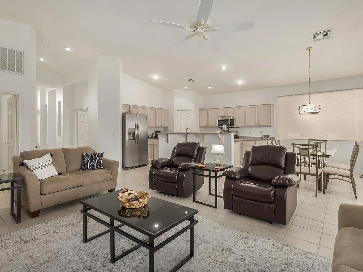 2 bed, 1673 sqft, $2,000 — Photo 1
