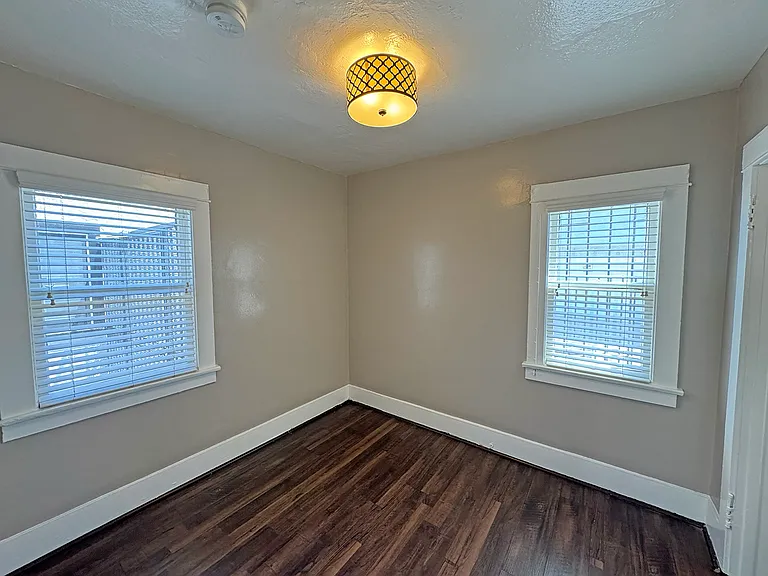 1048 Coronado Ave #G — Photo 11
