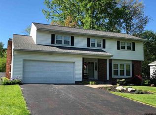 21 Parkwyn Dr, Delmar, NY 12054