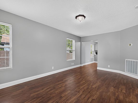 5th image of 608 Middle St