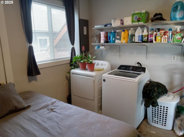 113 N Walnut St, Bingen, WA 98605