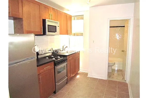 Rented by City Connections Realty | media 11