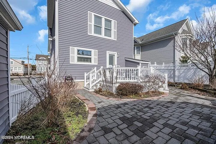 4 bed, 2208 sqft, $7,500 — Photo 4