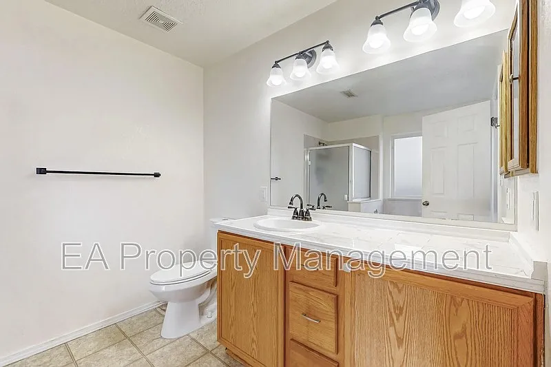3 bed, 2.0 bath, 1475 sqft, $1,945 — Photo 2