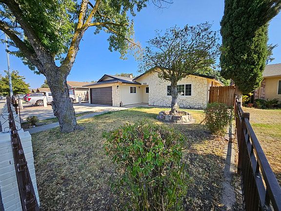 3rd image of 760 Castle Oaks Dr