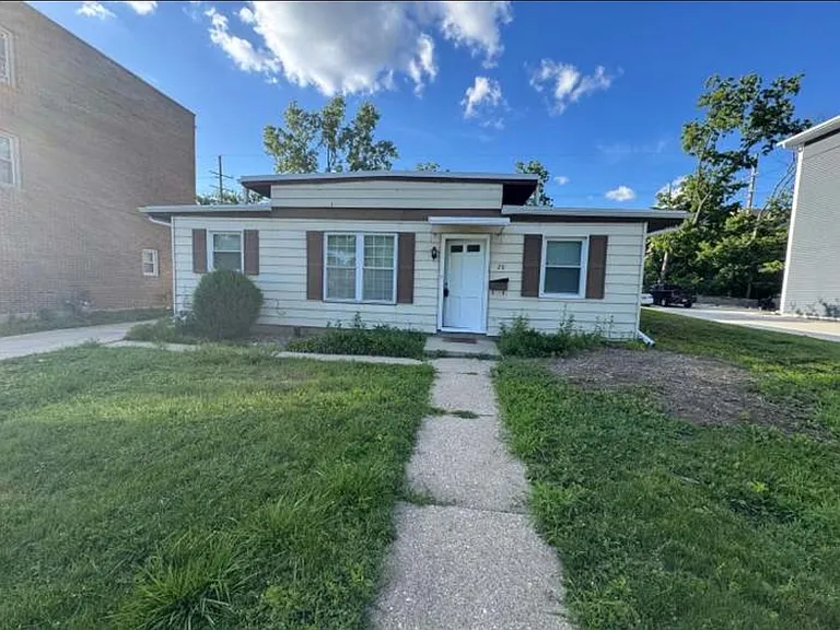 28 Willow Rd — Photo 3