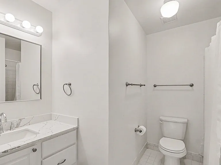 204 Cheswold Ct — Photo 4