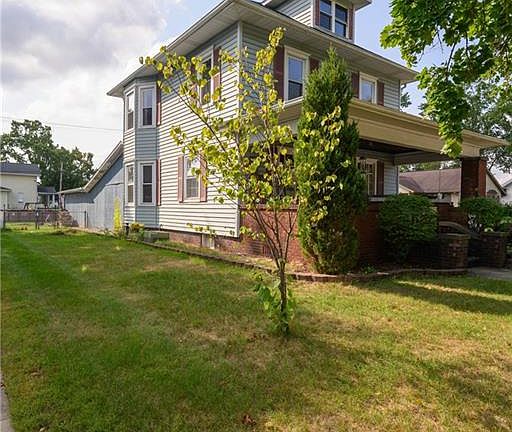 3rd image of 738 4th St NW