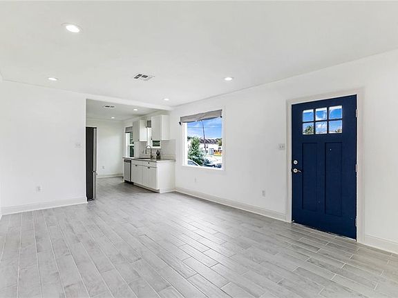 4th image of 5309 Cameron Blvd