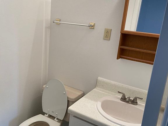 5th image of 825 N Main St APT 40