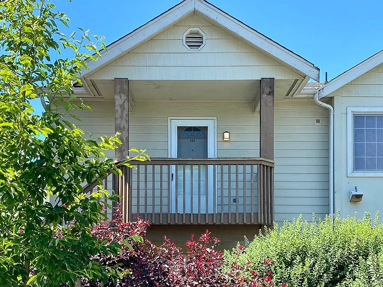 1808 E Sunset Dr #202 — Photo 2