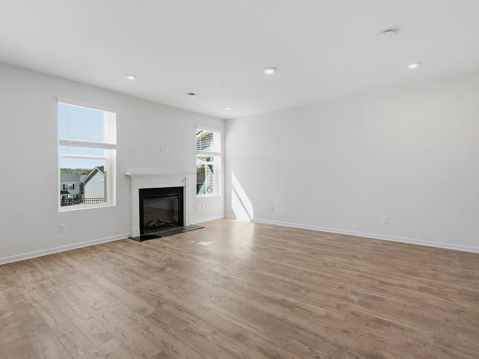 4 bed, 3.5 bath, 2574 sqft, $3,300 — Photo 3