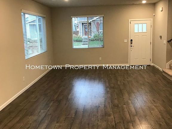 4th image of 3321 Hydra St NE