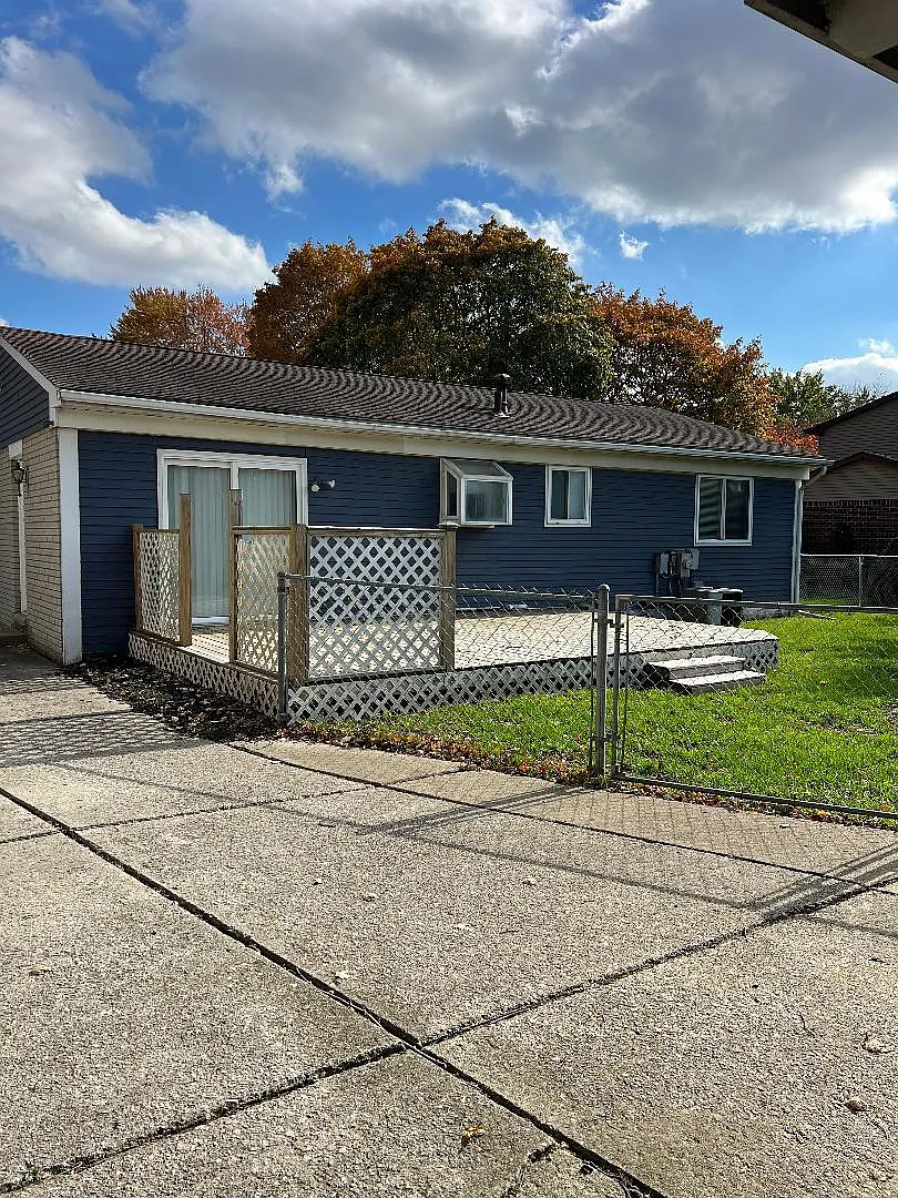 Briarwood Dr, Plymouth — Photo 2