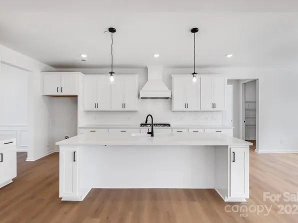 3057 Tramore Dr, Harrisburg, NC 28075