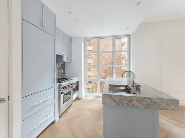 250 East 21st Street image 1 of 14