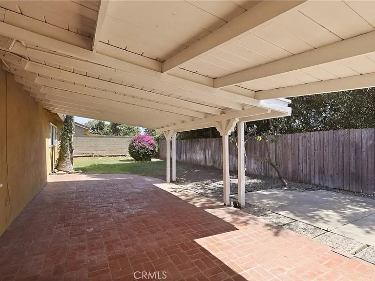 524 E Ghent St — Photo 23