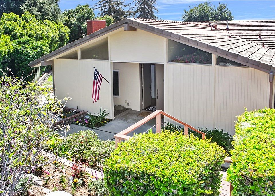 1st image of 2554 N Mountain Dr