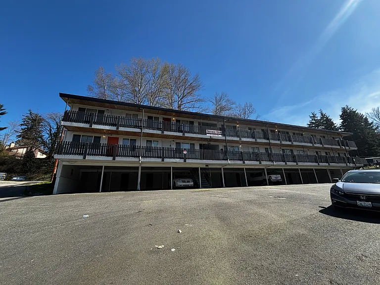 102 Summit Ave N #1 — Photo 2
