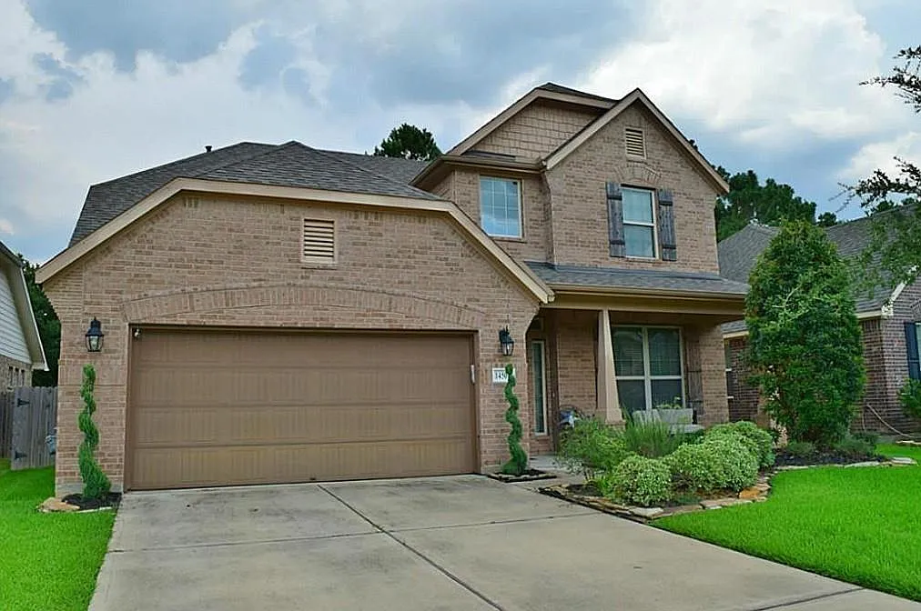 4 bed, 2.5 bath, 2694 sqft, $2,600 — Photo 1
