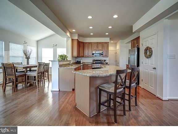 3rd image of 103 Lois Ln