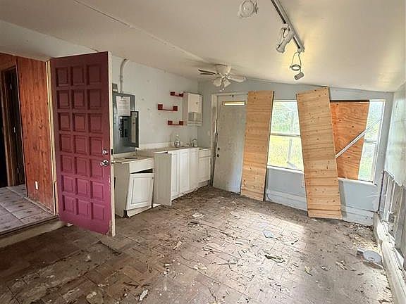 4th image of 40 Hall St