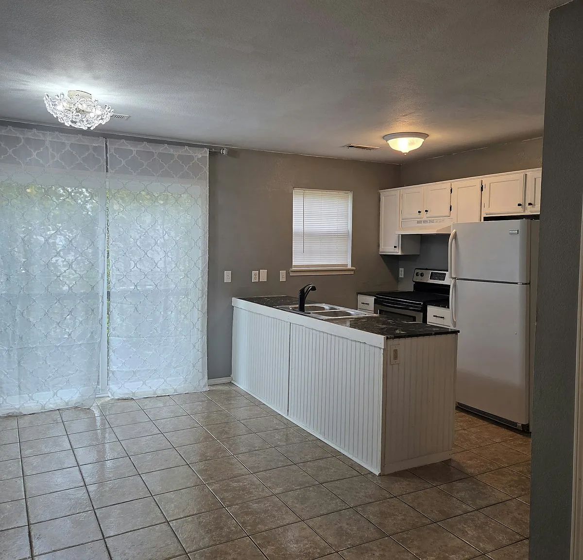 501 Braithwaite Street, Unit A — Photo 3