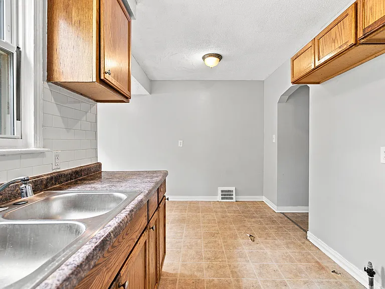 10462 Duprey St — Photo 12
