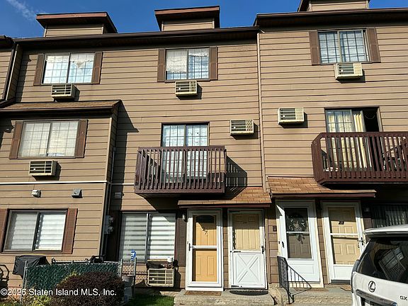 2nd image of 27A Daffodil Ln #102