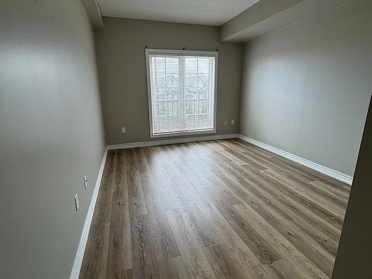 39 Ferndale Dr S #404 — Photo 9