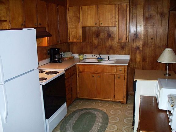 Kitchen with eat-in area