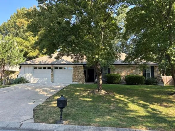 1104 NE Oak Tree Dr, Lees Summit, MO 64086