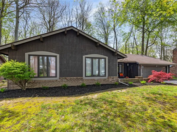 29 Hidden Wood Dr, Rochester, NY 14616