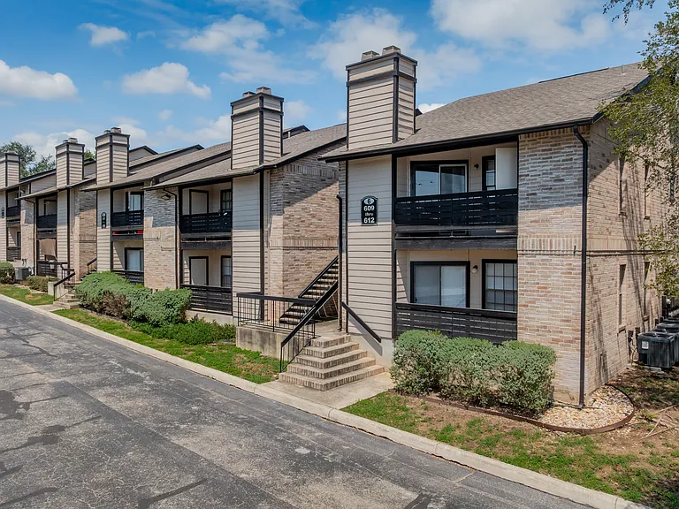 Stratton Park Apartments — Photo 6