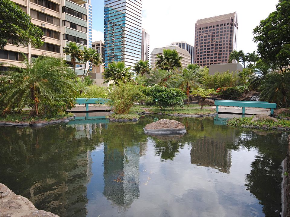 Beautiful gardens and amenities. An oasis in the heart of downtown Honolulu. Exercise path.