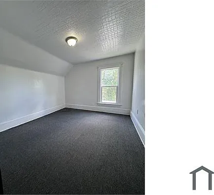4321 Howlett Ave — Photo 9