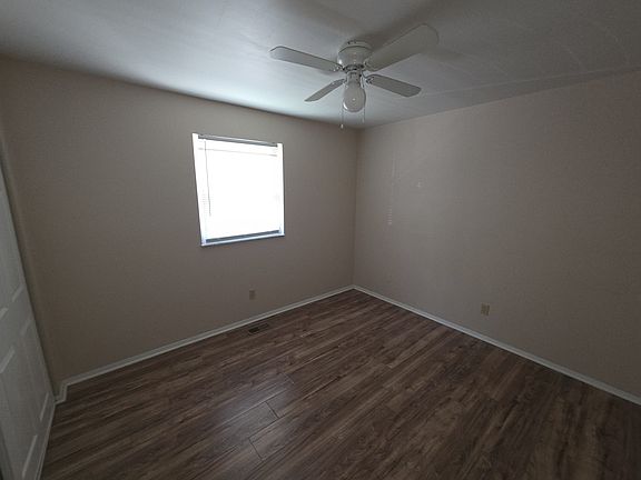 3rd image of 1165 Bishop Dr #B