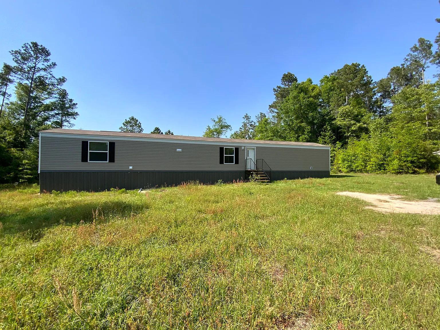 3 bed, 1064 sqft, $1,300 — Photo 1