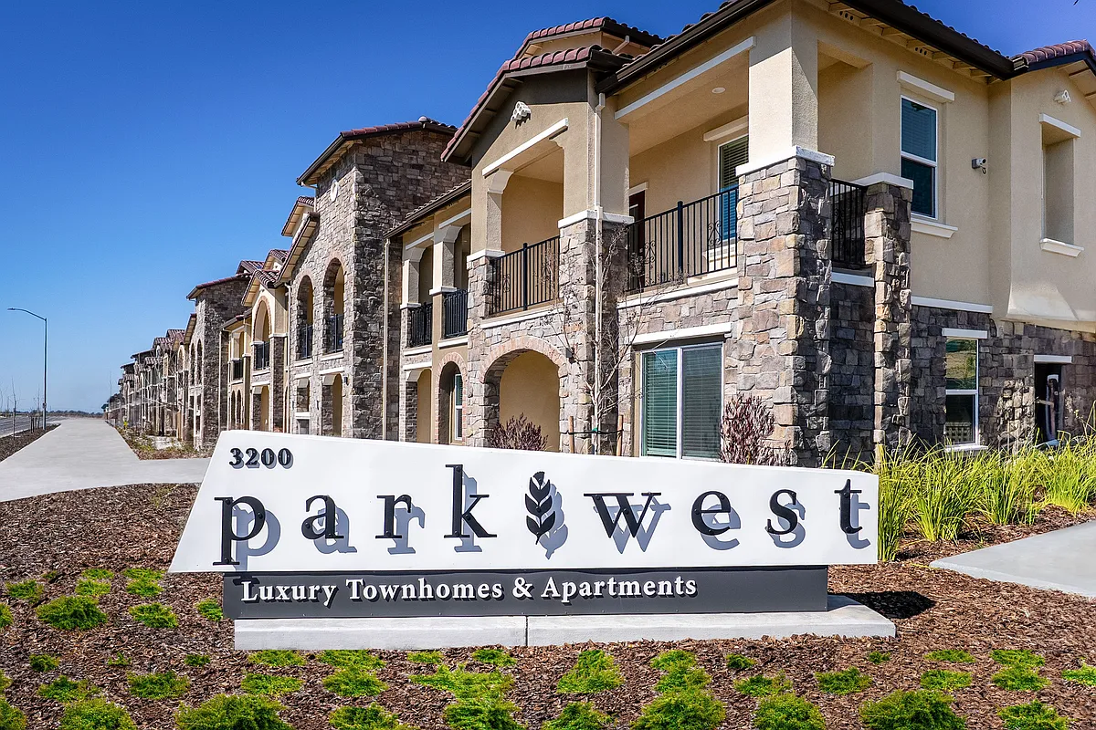 Building Photo - Park West