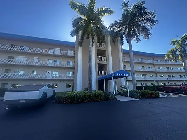 Building Photo - 14831 Park Lake Dr #1209