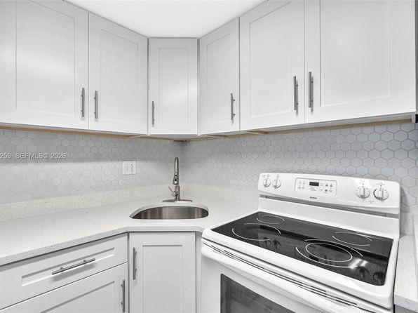 101 SE 6th Ave APT 1