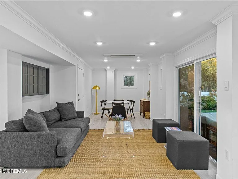 382 Western Ave — Photo 18