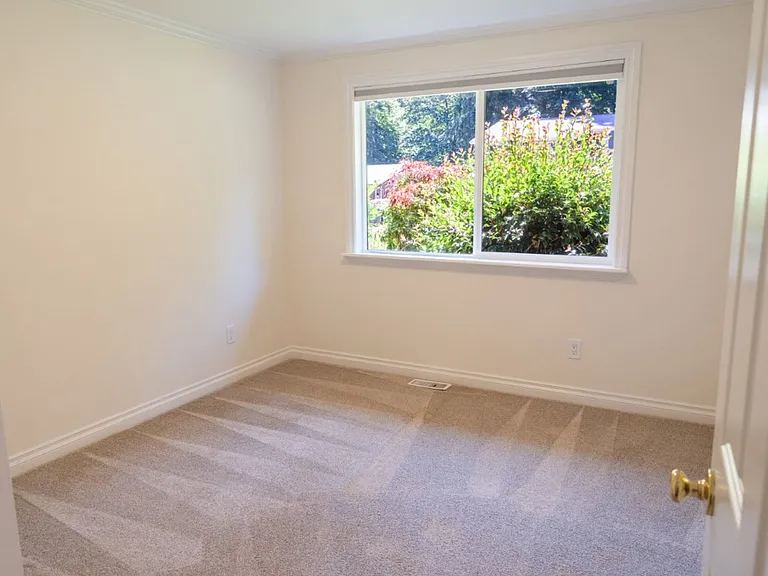 25218 SE 31st Pl — Photo 17