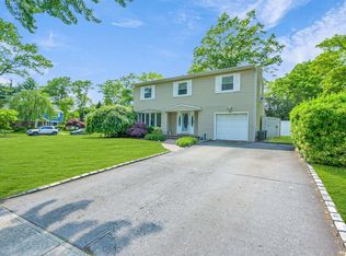 35 Tulipwood Dr, Commack, NY