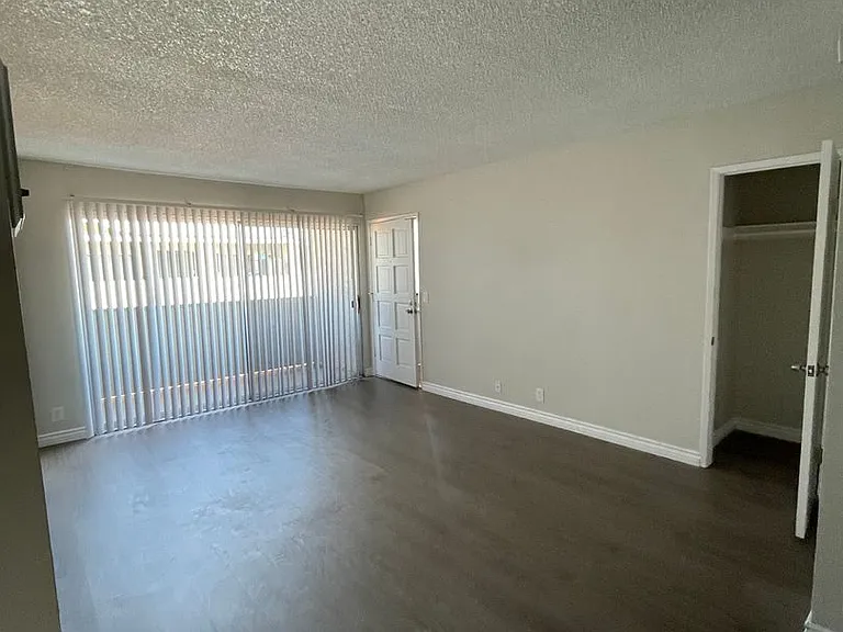Cordova Apartments — Photo 25