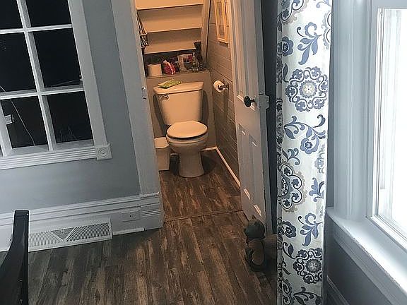 5th image of 204 1st St NE