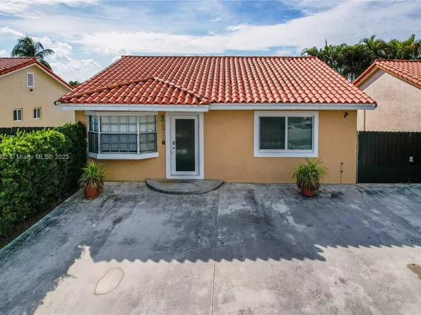 8924 NW 113th St, Hialeah Gardens, FL 33018